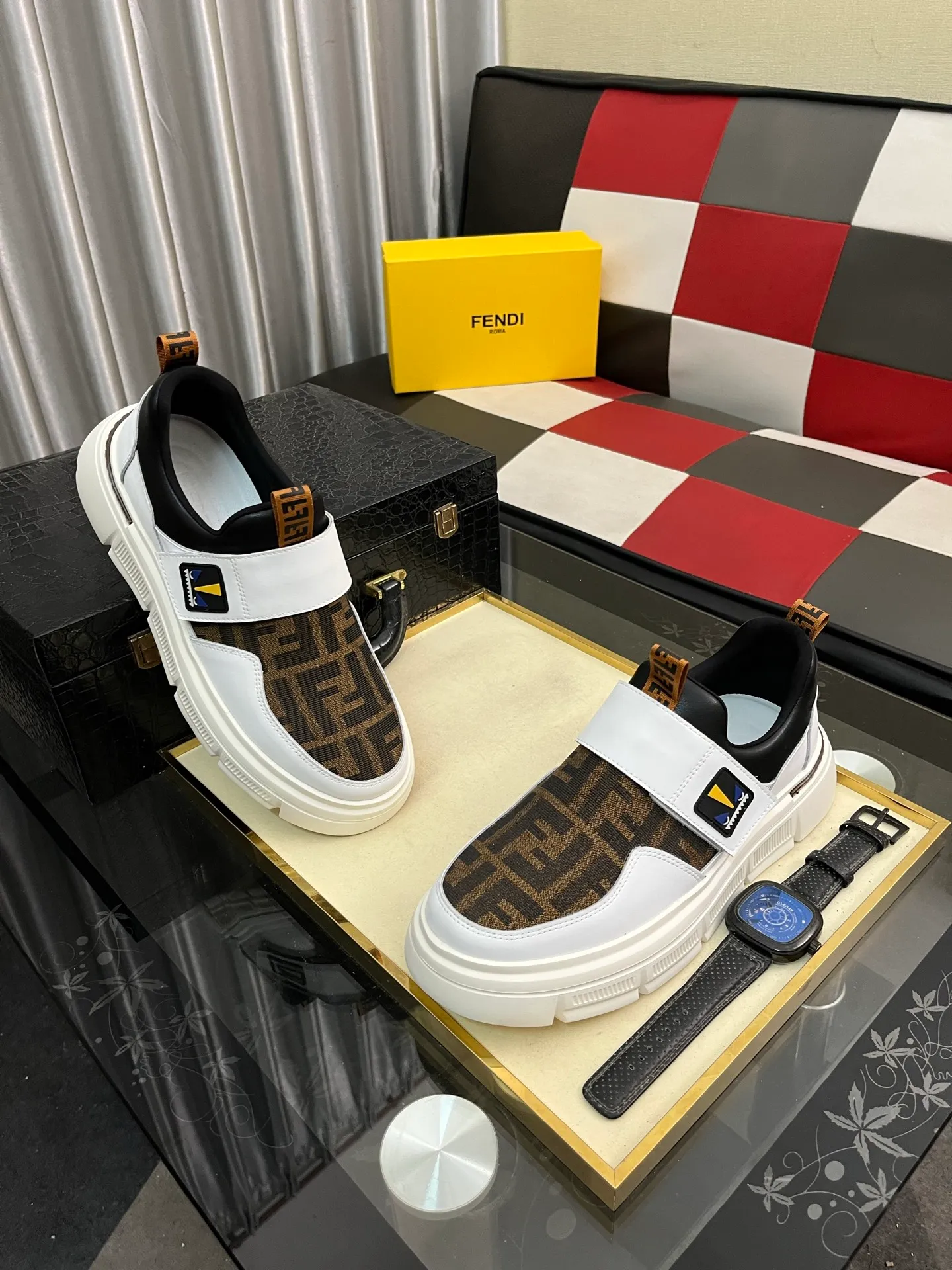 Men's Men's Shoes💰420⌚️⌚️[FENDI] Fendi's classic and comfortable men's, this complex sneaker is made of soft calfskin➕genuine leather lining➕original ultra-light rubber material with rough outsole. This unique light style is suitable for the casual and refined sensibility of this season. It is comfortable and natural on the feet. It is an everyday style for casual travel in autumn and winter! Code number: 38−443️⃣Colors available